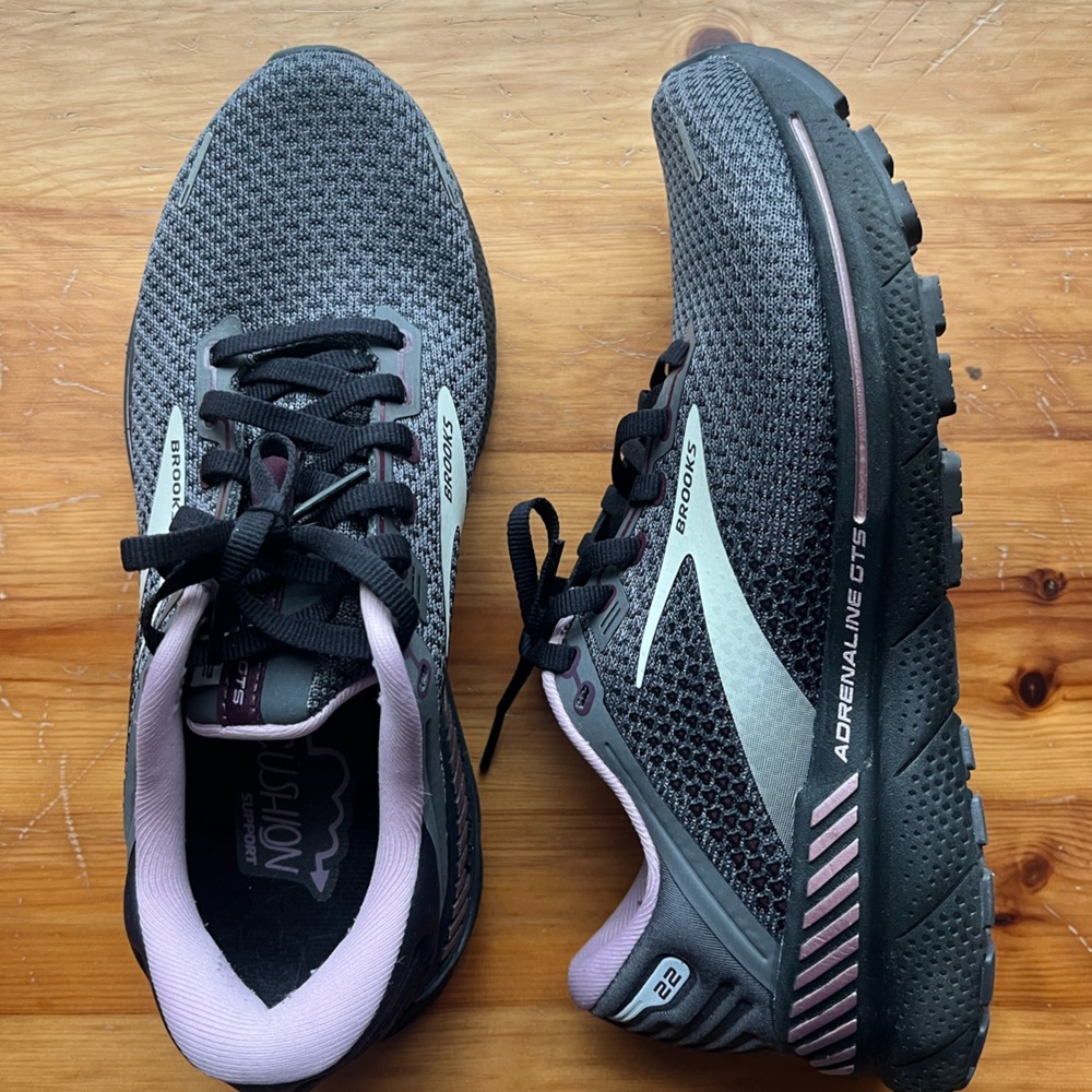 Brooks Adrenaline GTS 22 Sneakers